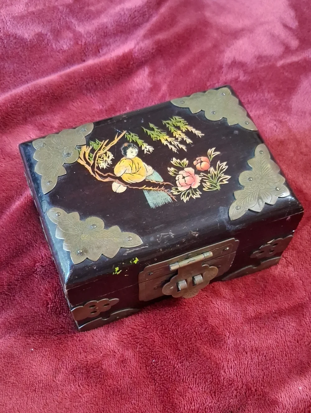 Vintage Hand-Painted Lacquer Jewelry Box with Brass Accents - Black & Gold